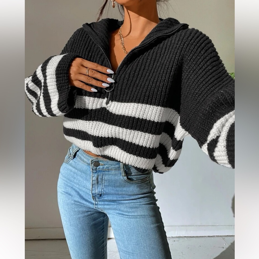 Stripped Half Zip Black and White Cropped Sweater size M/6